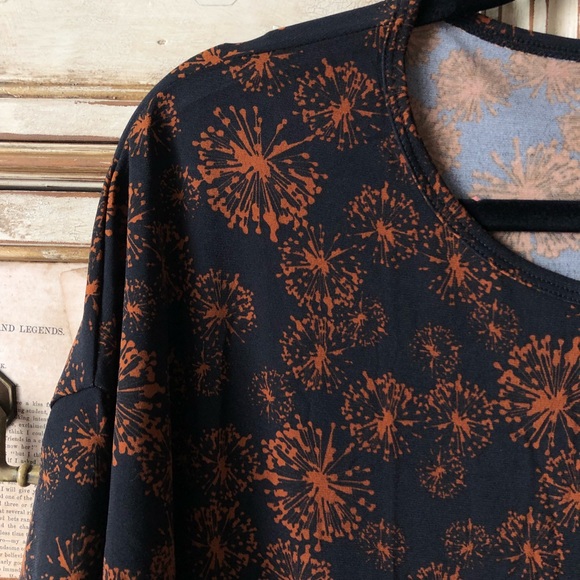 ♦️2/$30 LuLaRoe Irma Tunic Top - Picture 2 of 6